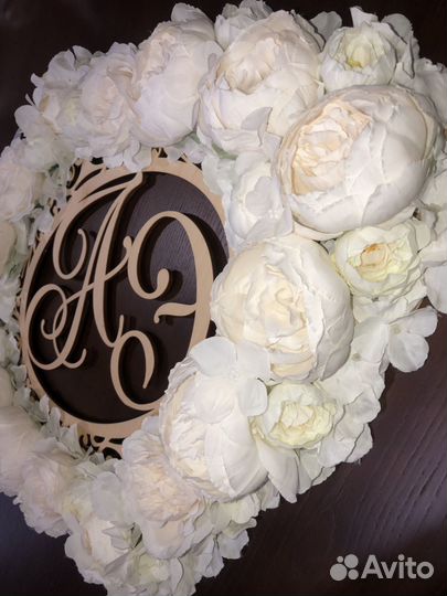 Сваденое украшение на машину буквами аэ