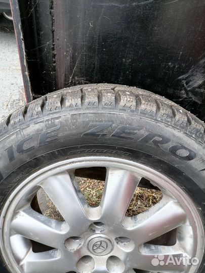 Pirelli Ice Zero 215/60 R16