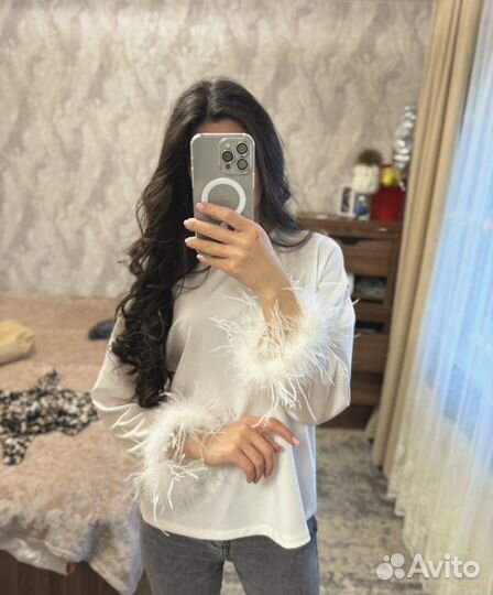 Кофта с перьями