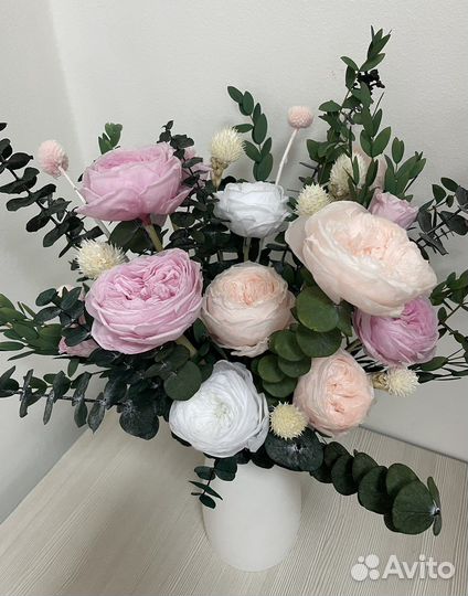 Букет в вазе из пионовидных роз