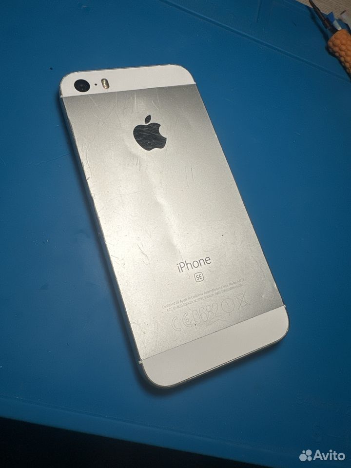 iPhone SE, 32 ГБ