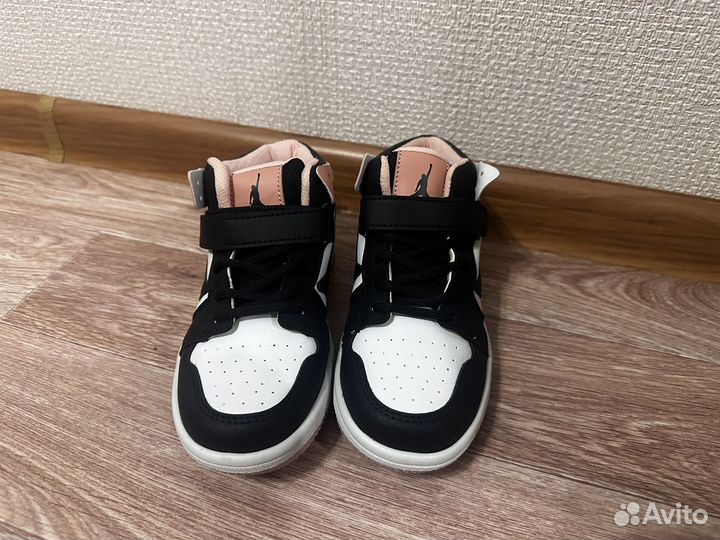 Кроссовки на девочку