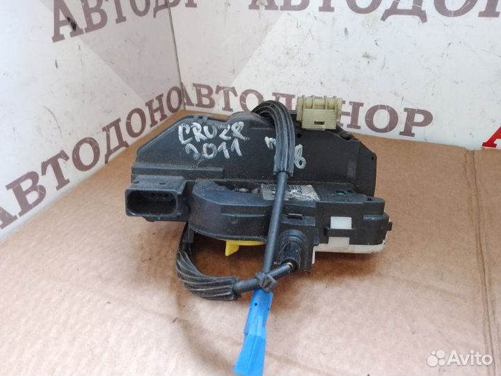 Замок двери передний левый Chevrolet Cruze