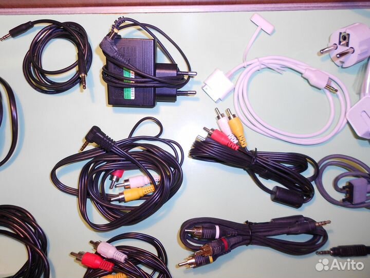 Различные кабели и адаптеры