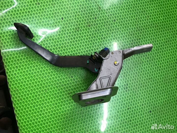 Педаль тормоза Nissan Almera Classic