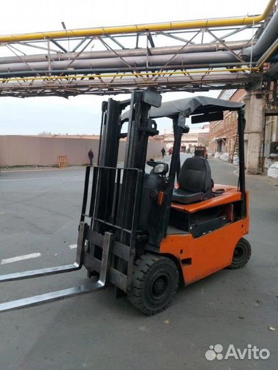 Водитель вилочного электропогрузчика