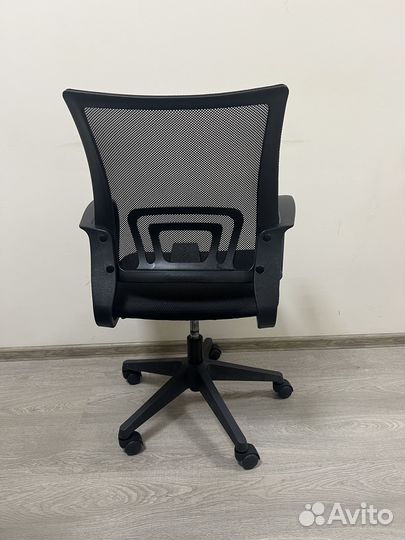 Офисное кресло