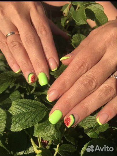 Маникюр с покрытием лаком