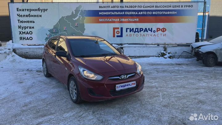 Накладка ручки внутренней левой Hyundai Solaris 82611RB000