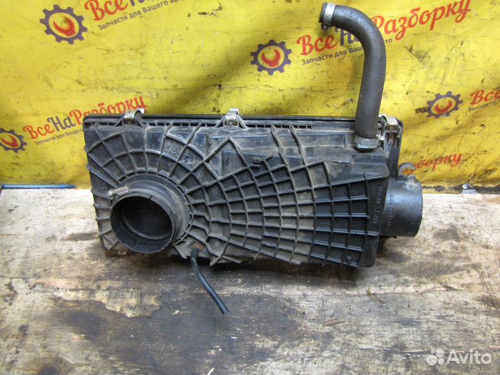 Корпус воздушного фильтра Nissan Primera P11