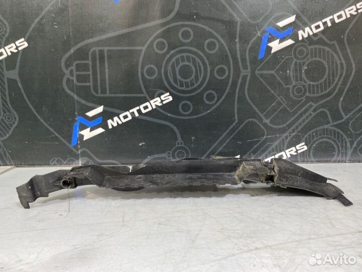 Воздуховод радиатора передний правый Audi A6