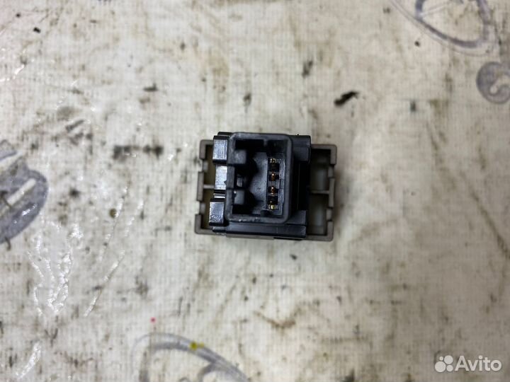 Кнопка аварийной остановки Nissan Teana