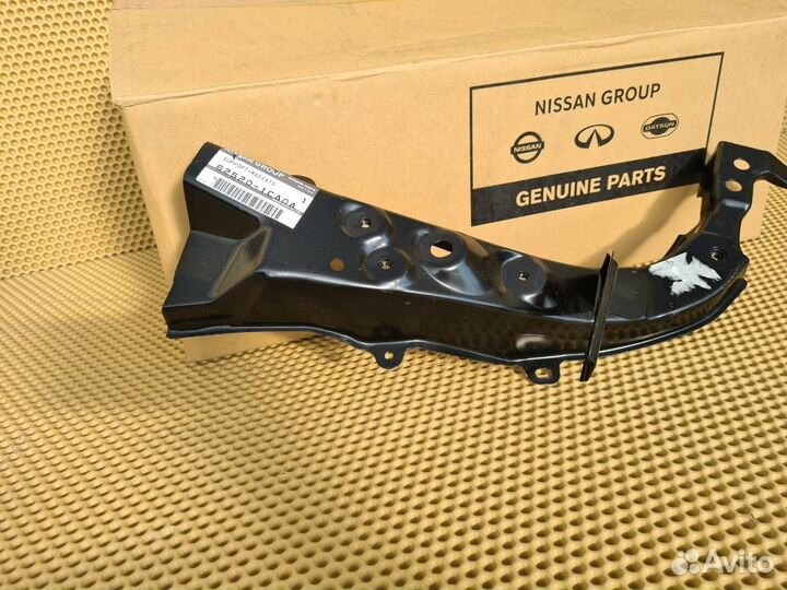 Суппорт фары передний правый Infiniti Fx Qx70 S51