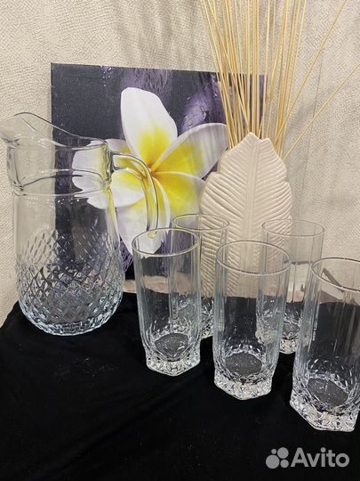 Набор: кувшин и пять стаканов