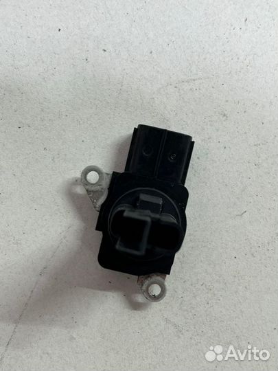 Датчик расхода воздуха Toyota Camry V70/V75