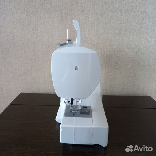 Швейная машина Minerva Experience 1000