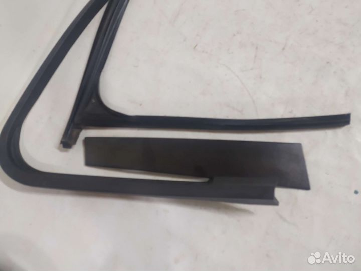 Накладка двери левая Форд Фокус 2