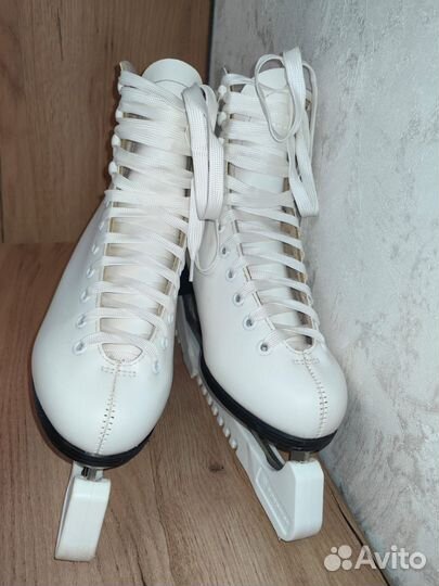 Фигурные коньки Botas Carnival размер 39