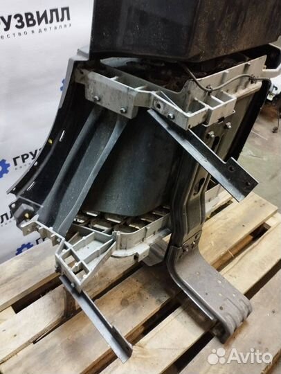 Подножка кабины правая Volvo FH4 82141521