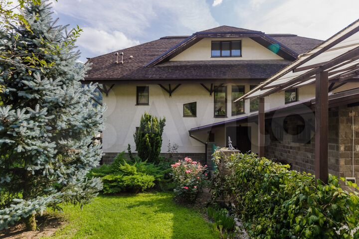 Коттедж 544,8 м² на участке 6,6 сот.