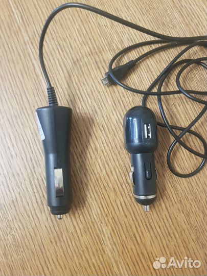 Автомобильное зарядное устройство для телефона