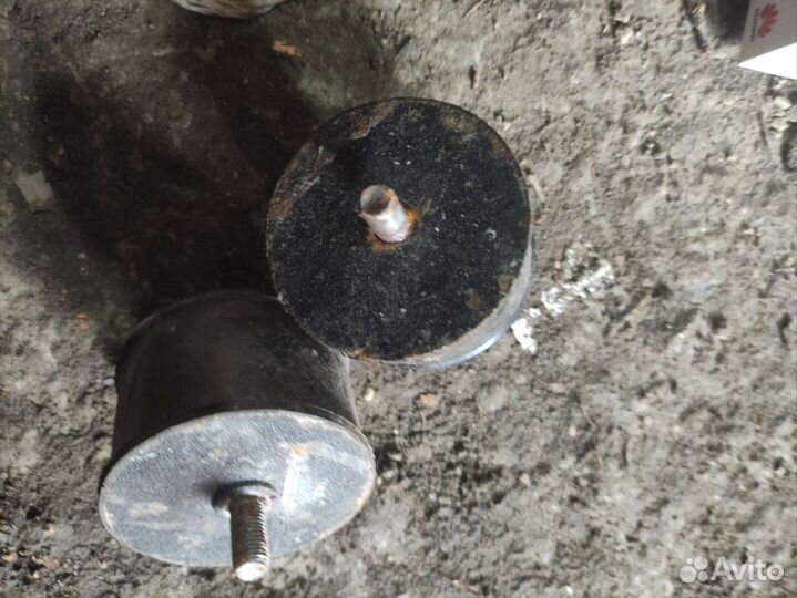 Подушки двигателя нива