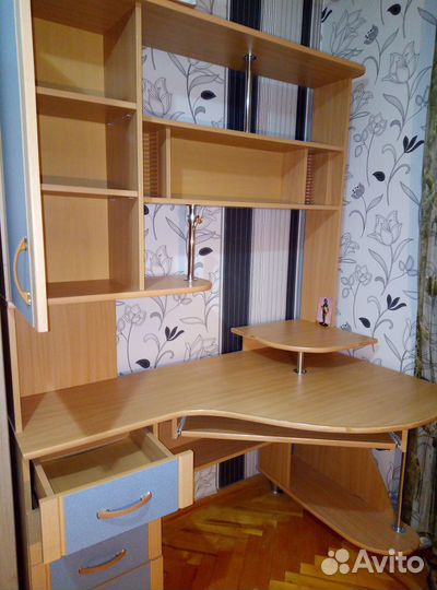 Компьютерный комфортн.стол:h-200см.длина-140см