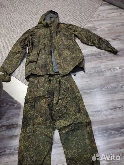 Противодождевой костюм