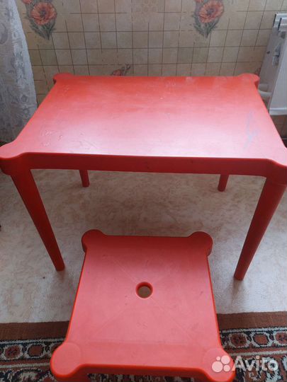 Детский стол и табурета IKEA