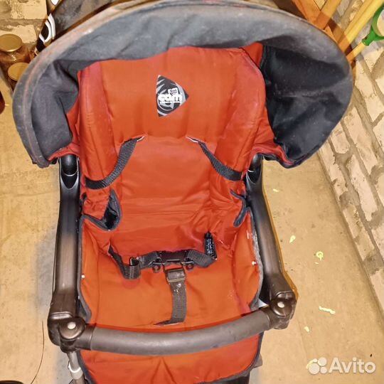 Прогулочная коляска