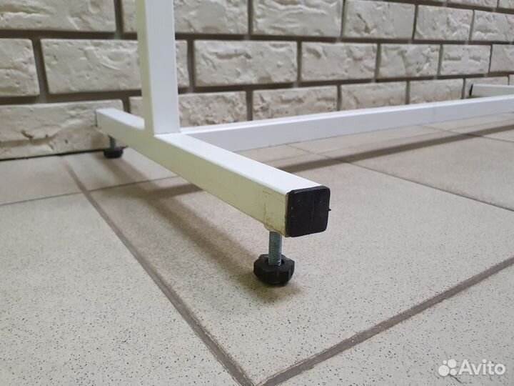 Вешалка для одежды напольная,белая