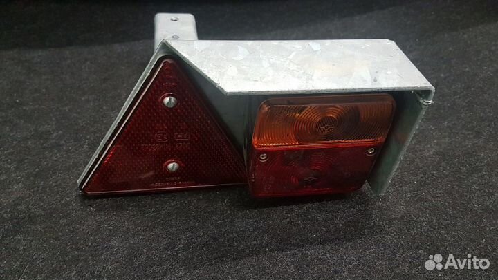 Задний правый фонарь с кронштейном мзса 81771
