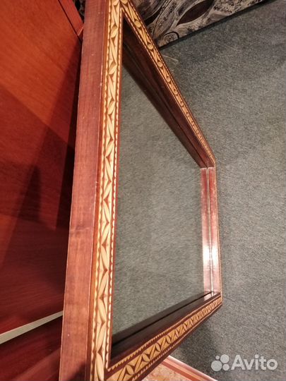 Продается зеркало настенное 50на80
