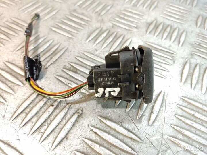 Кнопка стеклоподъемника Ford Focus 2005-2008