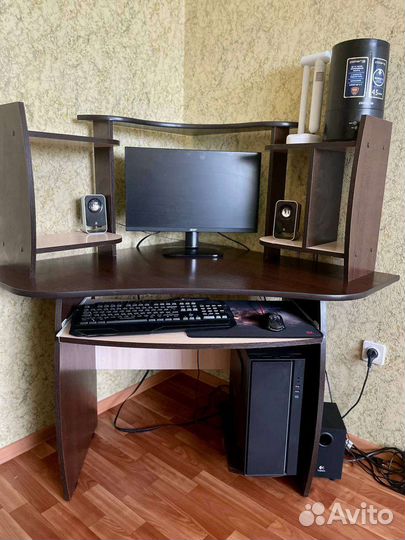 Компьютерный стол