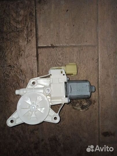 Моторчик стеклоподъемника передний правый Chrysler