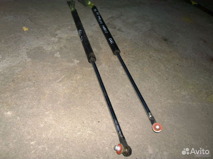 Амортизатор багажника Subaru Outback 1998