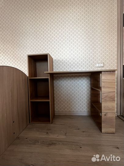 Продам стол компьютерный