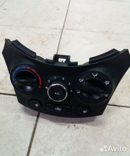 Блок управления отопителем Hyundai Solaris