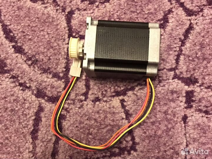 Шаговый двигатель