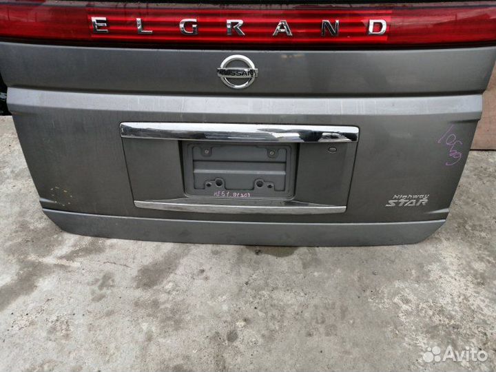 Дверь багажника Nissan Elgrand E51