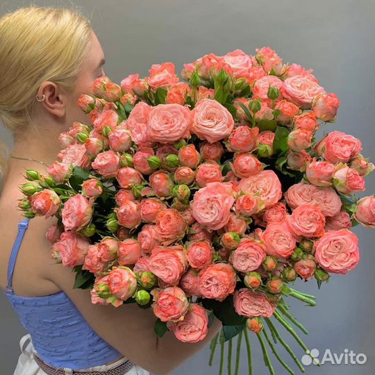 Букет пионовидных кустовых роз