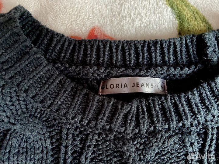 Пакет одежды: два свитера (женские)