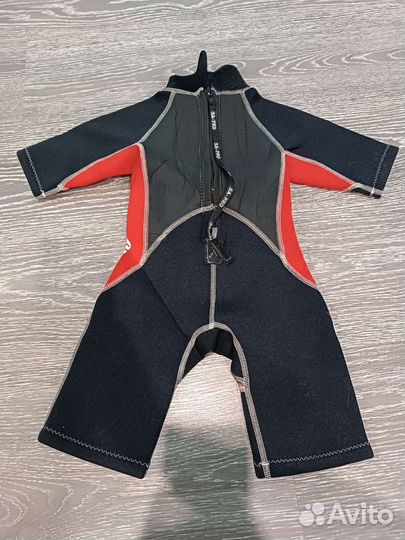 Плавательный костюм