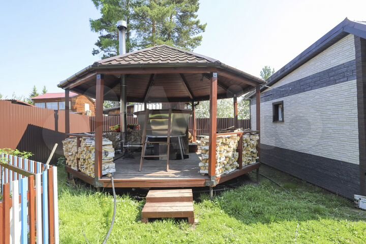 Дом 218,3 м² на участке 6,2 сот.