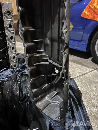 Головка и поддон от двигателя