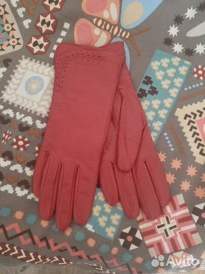 Кожаные перчатки(красного цвета)
