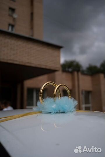 Свадебное украшение на машину