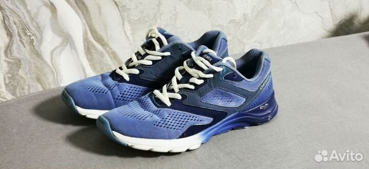 Кроссовки женские 37 размер бу