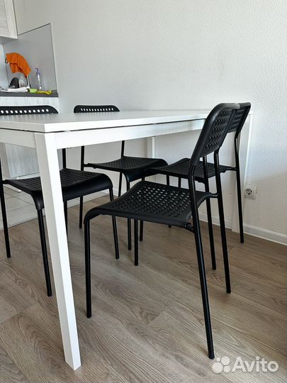 Стол белый кухонный со стульями